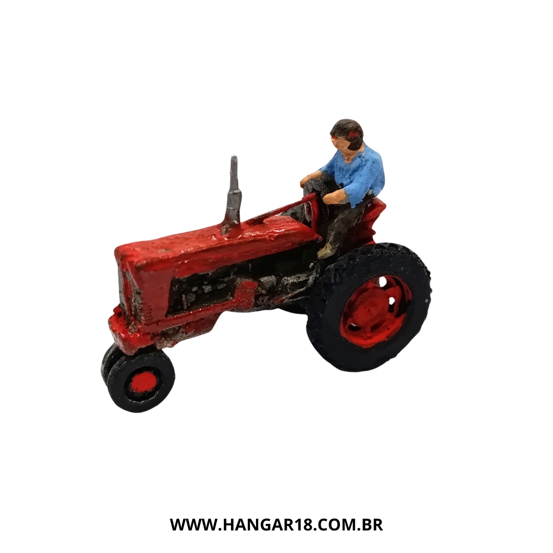 TRATOR FARMALL CUBO C/ PESSOA (708) ESC HO ANJOLY